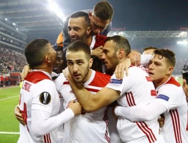 Με λευκή σελίδα η «Εφημερίδα των Συντακτών» - Η ΠΑΕ Ολυμπιακός της απαγόρευσε την είσοδο στο Καραϊσκάκη! (φώτο)